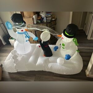 Inflatable Snowmen Throwing Snowball Christmas Winter Large Inflatable Holiday